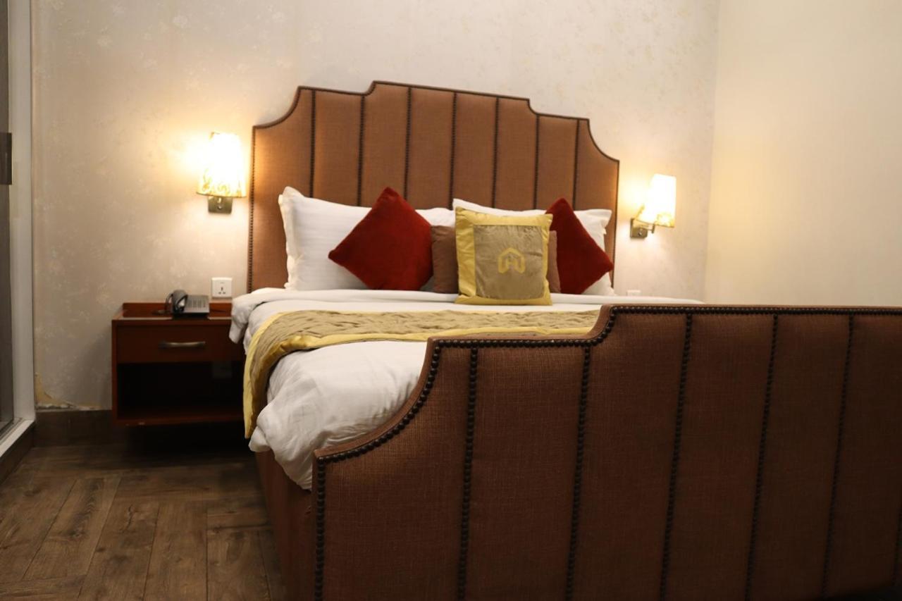 Hayyat Luxury Hotel Suites Lahore Exterior photo