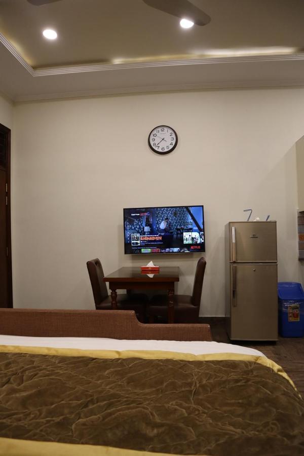 Hayyat Luxury Hotel Suites Lahore Exterior photo