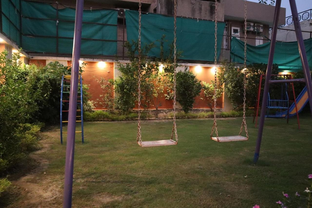 Hayyat Luxury Hotel Suites Lahore Exterior photo