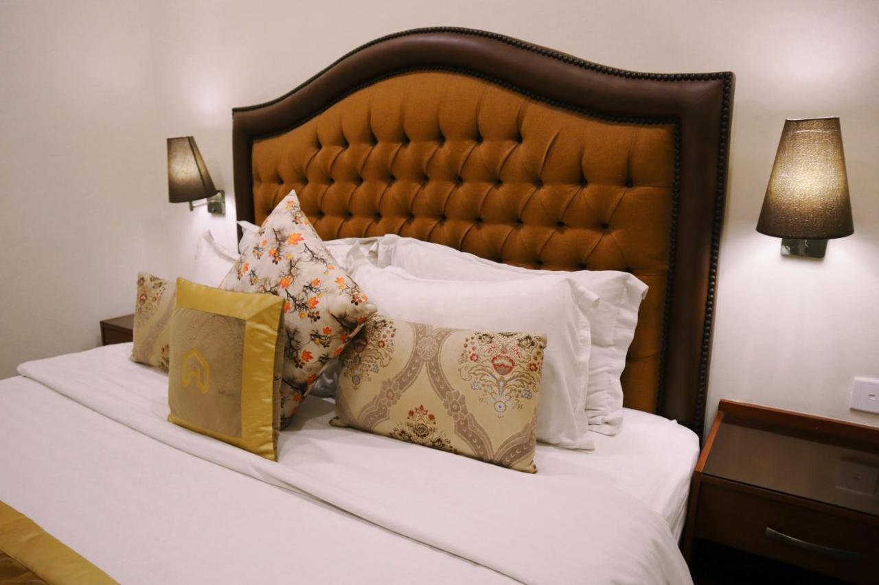 Hayyat Luxury Hotel Suites Lahore Exterior photo