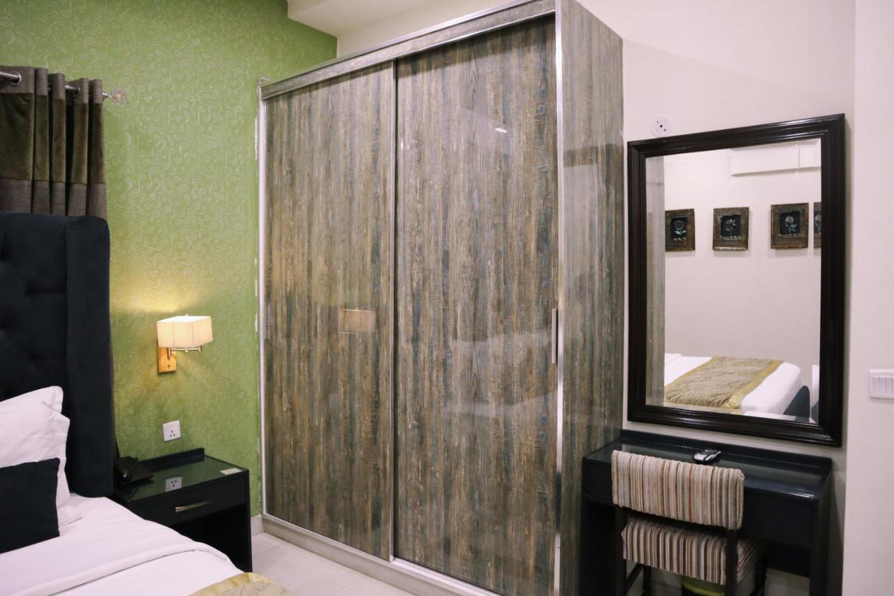Hayyat Luxury Hotel Suites Lahore Exterior photo