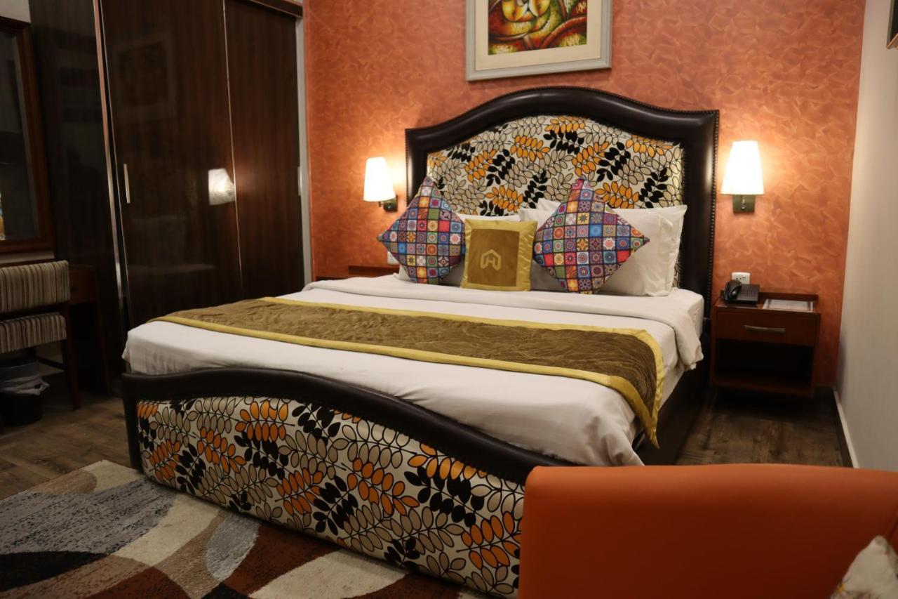 Hayyat Luxury Hotel Suites Lahore Exterior photo